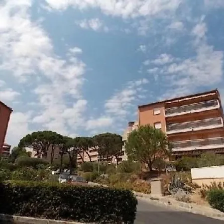Les Pins Ensoleilles 1 * Сент-Максим